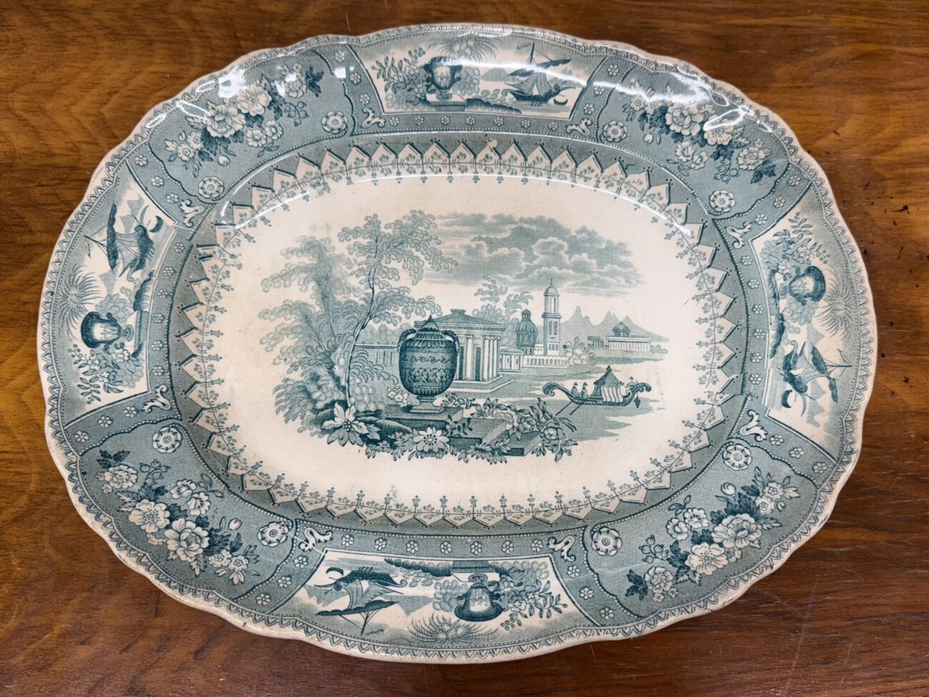 Väga vana Inglismaa Canova vaagen Mõõdud: 33,5×27,5 cm Kõrgus: 3,5 cm Kasutatud, aga terve. Antiikne!
The post Canova vaagen/tadrik appeared first on Sahtel.