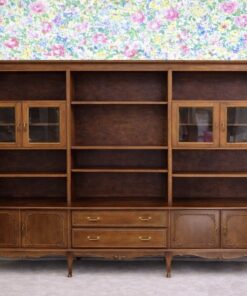 Rokokoo stiilis vitriinkapp