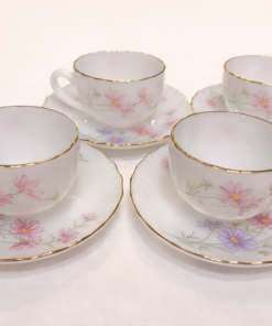 Pearl kohvitassid ja taldrikud