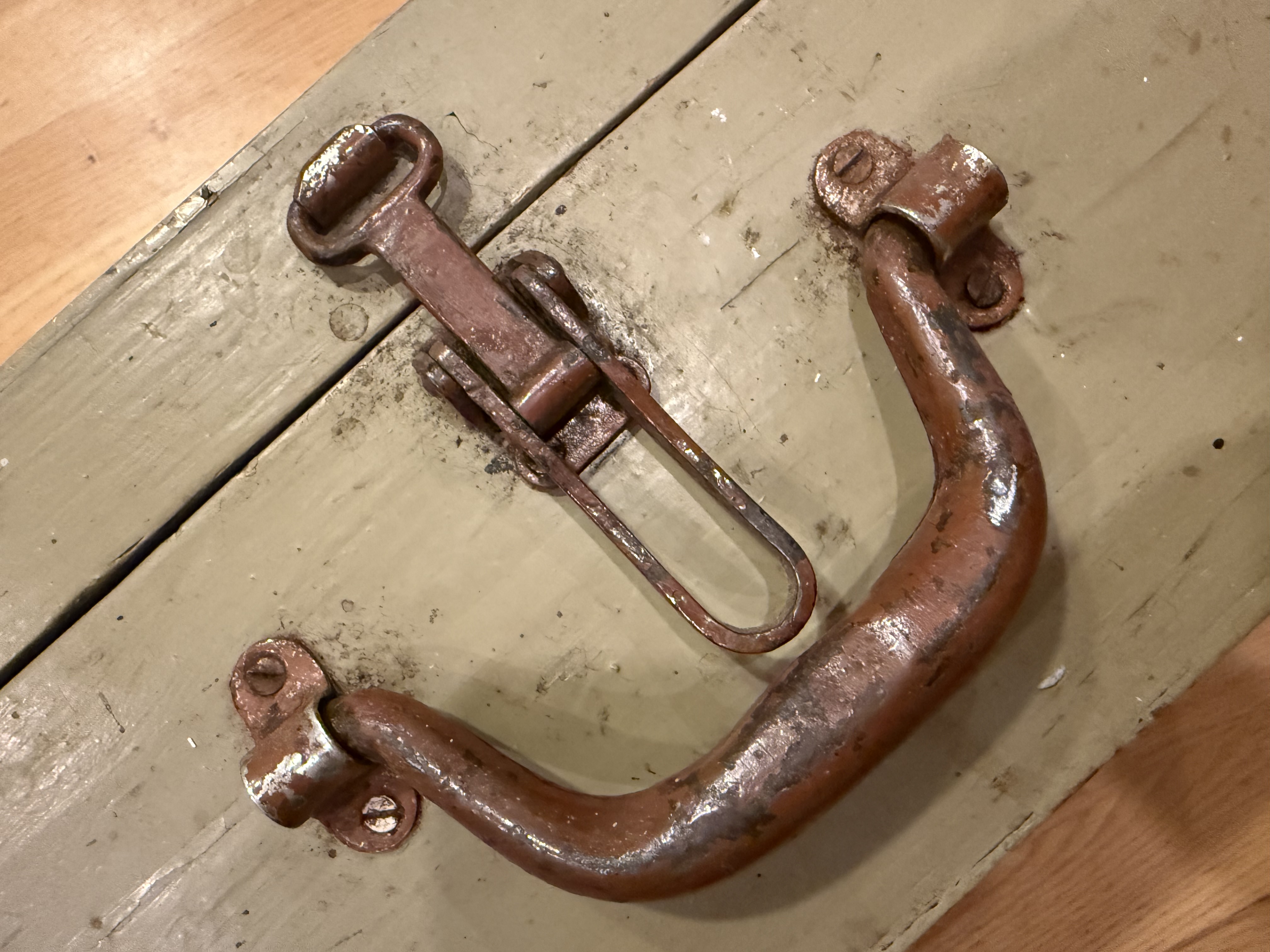 Alternative view of Puidust kast/kohver