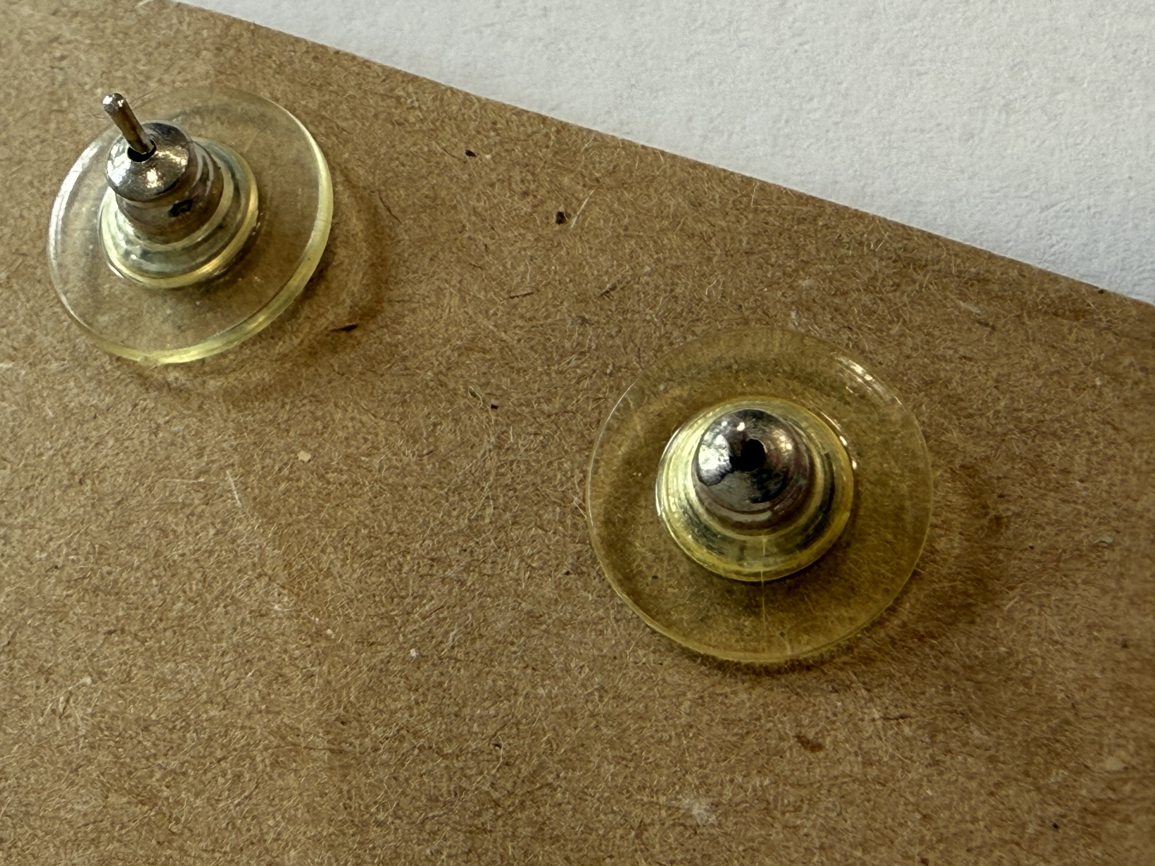 Alternative view of Kõrvarõngad